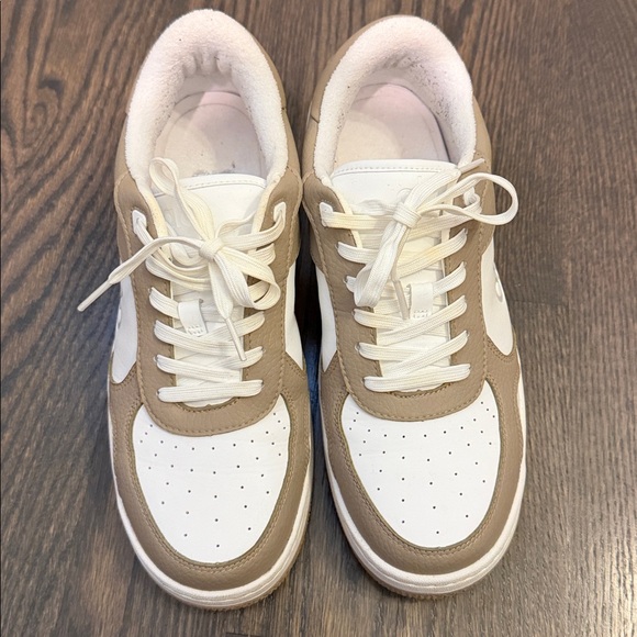 ALO Yoga White and Tan Sneakers - Picture 4 of 7